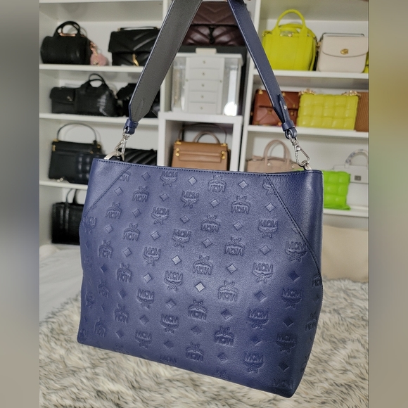 Rare MCM Calfskin Leather Ottomar Medium Klara Embossed Hobo Navy Blue - Picture 2 of 13